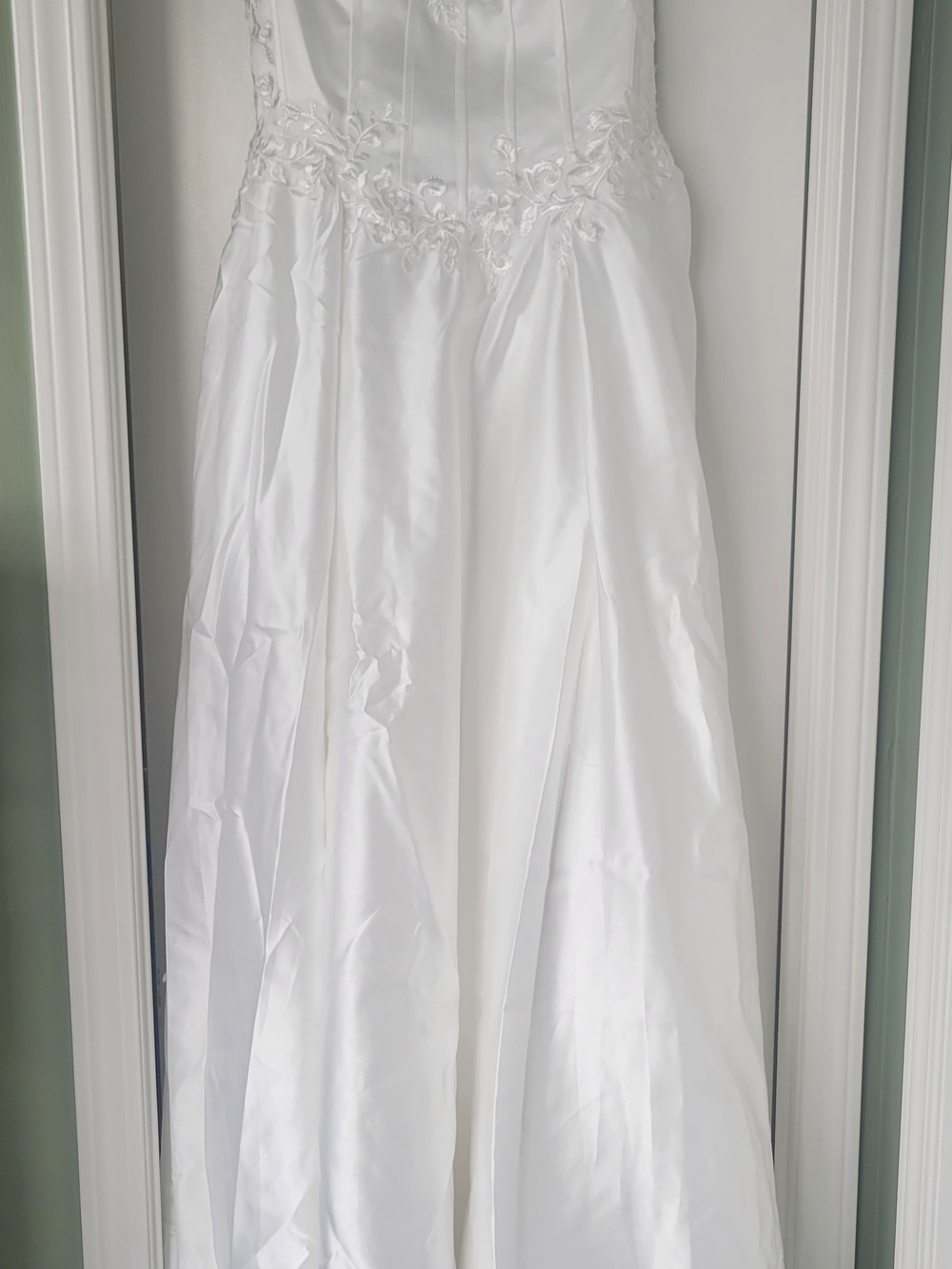 White Lace Embroidered Wedding Dress - Picture 9 of 12